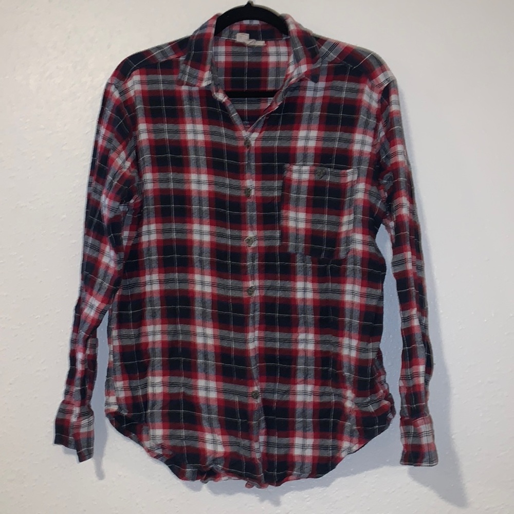 Womens flannel, in great condition. Only worn a couple times, missing 1 button